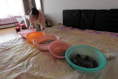 怀宁楼上漏水，住户失联，小区没物管，业主维权难！律师来支招……
